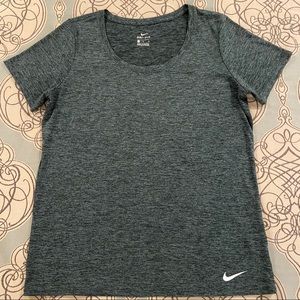 Nike DRI-FIT Women’s Large Short Sleeve Shirt